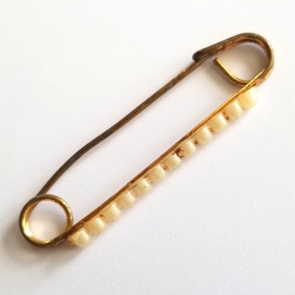 Vintage kilt pin safety pin gold tone faux pearls